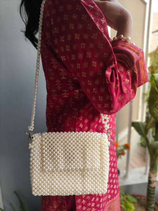 Elegant White Pearls Handmade Bag – Timeless Luxury & Craftsmanship